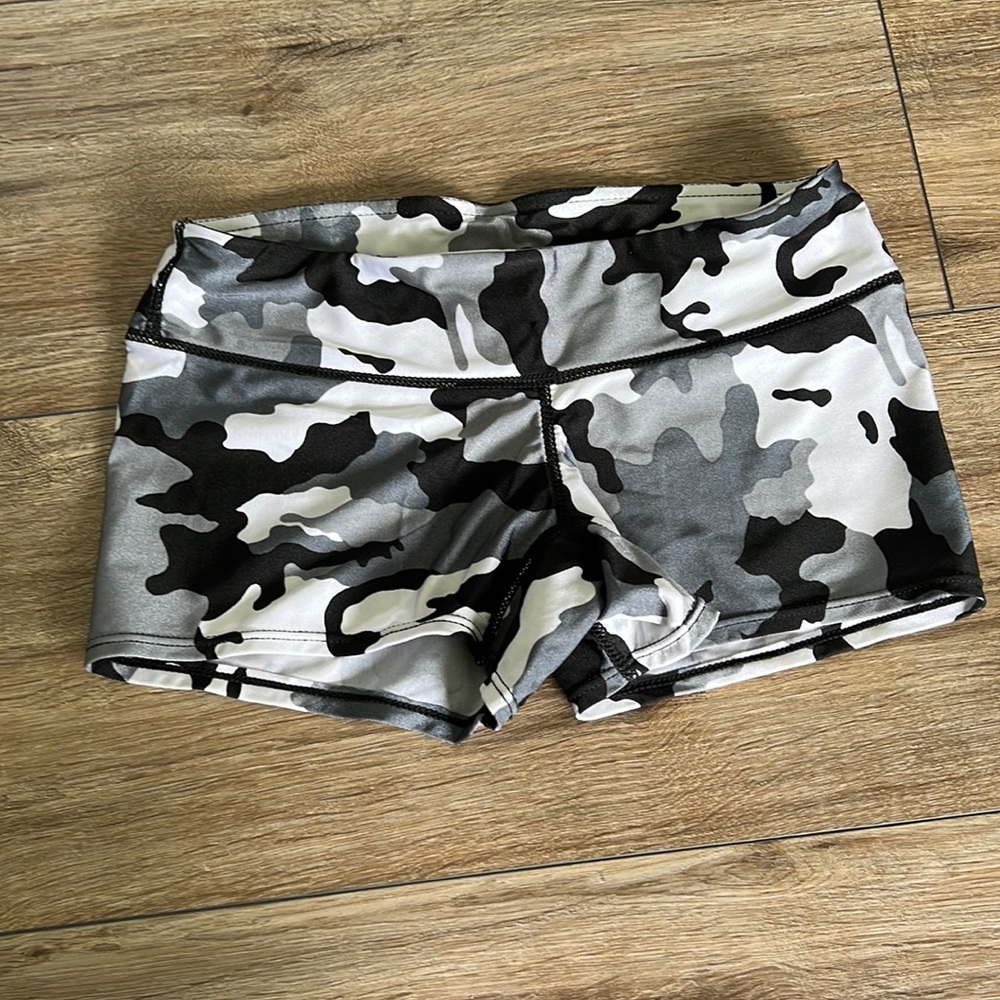 Fleo army print workout shorts